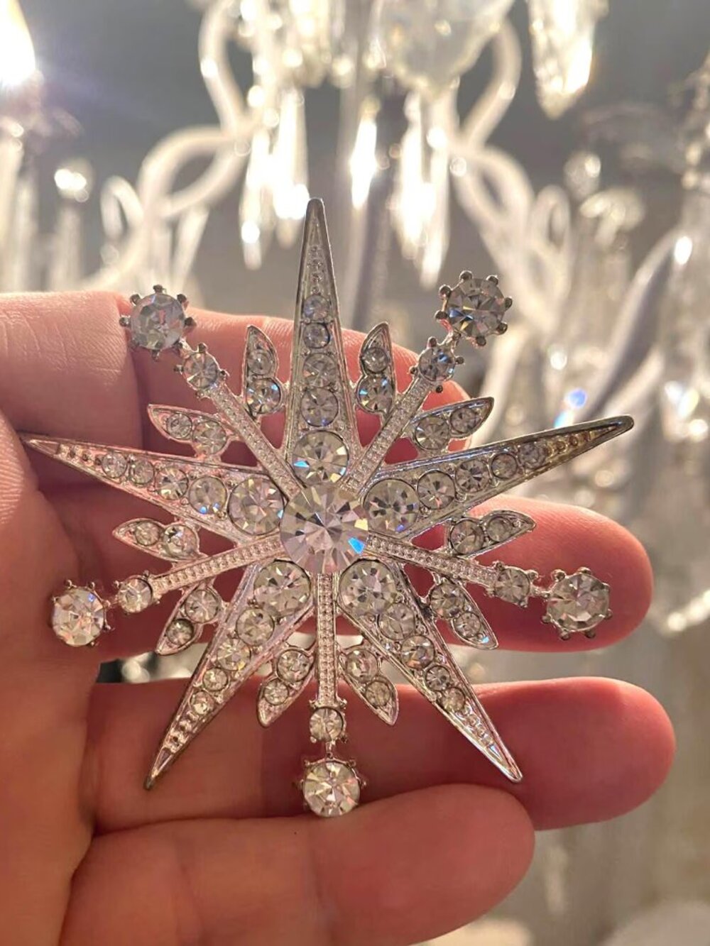Large Silver Rhinestone Snowflake Winter Brooch Pin - Picture 1 of 2